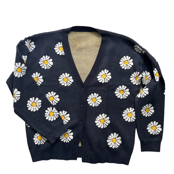 Sweaters - Adorable daisy cardigan sweater – NWOT